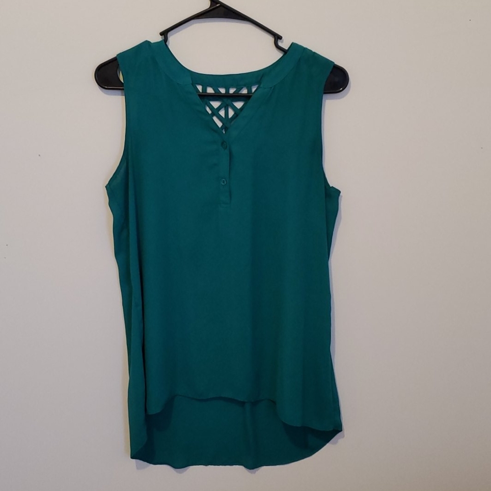 Sleevless dress shirt